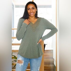 LACEY LONG SLEEVE V NECK IN OLIVE